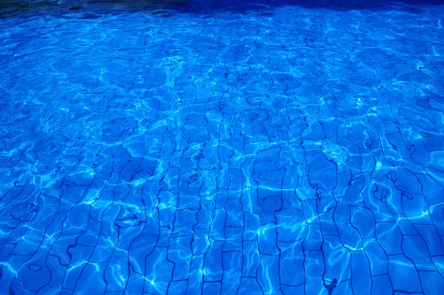 napuštěný bazén.jpg